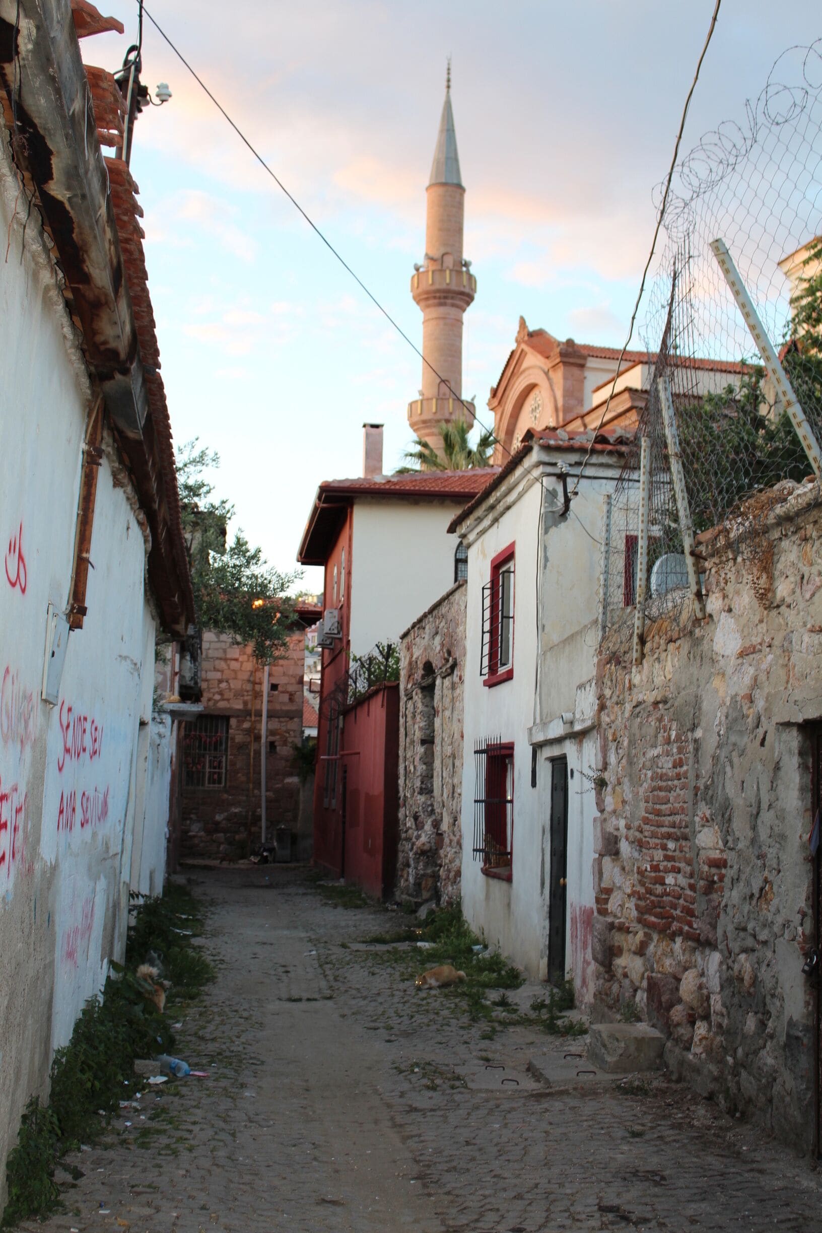 Ayvalık, Balıkesir, Turkey 
#StunningStructures #ayvalık #balıkesir #turkey #nofilter #travel #holiday #histori #photoofday #photo 