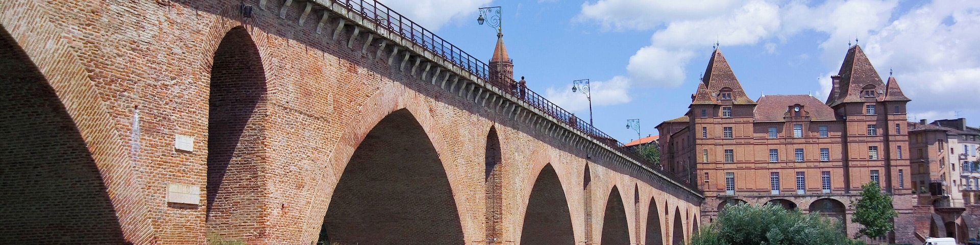 Le Pont Vieux et l'ancien palais des Evêques (musée Ingres)