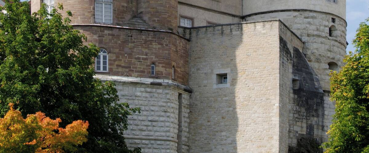 This building is classé au titre des Monuments Historiques. It is indexed in the Base Mérimée, a database of architectural heritage maintained by the French Ministry of Culture, under the reference PA00101673 .