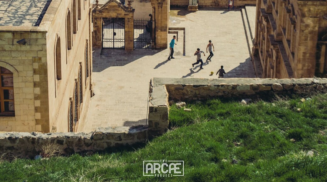 People are not exaggerating when they say Mardin alone is worth the whole trip to Turkey's far East.
A small town set on top of a hill, with ancient buildings made of rock and hundreds of tiny streets to wander around, it overlooks the historical steppes of Mesopotamia and the original path of the Silk Road.
It's like stepping into an ageless painting of another Era.