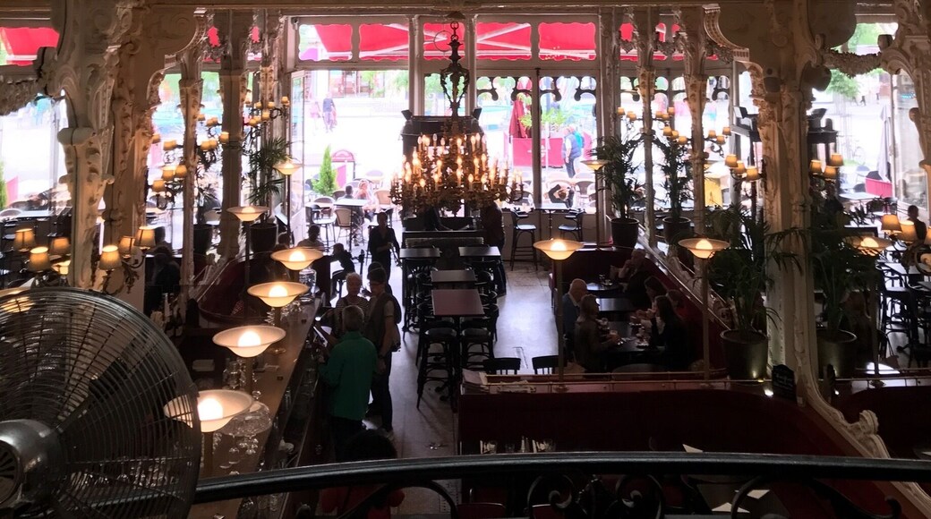 Le Grand CafĂ© in Moulins. A young Coco Chanel sings in this CafĂ© her song "Qui a vu Coco dans lâTrocadĂ©ro ?" The CafĂ© is almost exactly the same. In Moulins Gabrielle Chanel changes her name to Coco Chanel