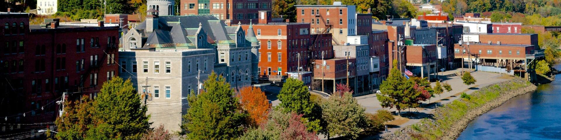 Augusta som visar en å eller flod och en stad