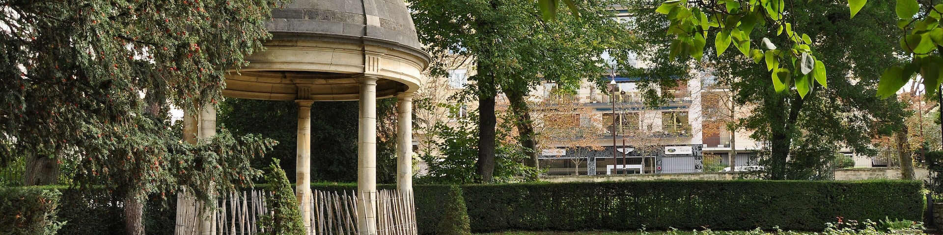 This building is classé au titre des Monuments Historiques. It is indexed in the Base Mérimée, a database of architectural heritage maintained by the French Ministry of Culture, under the reference PA00088127 .