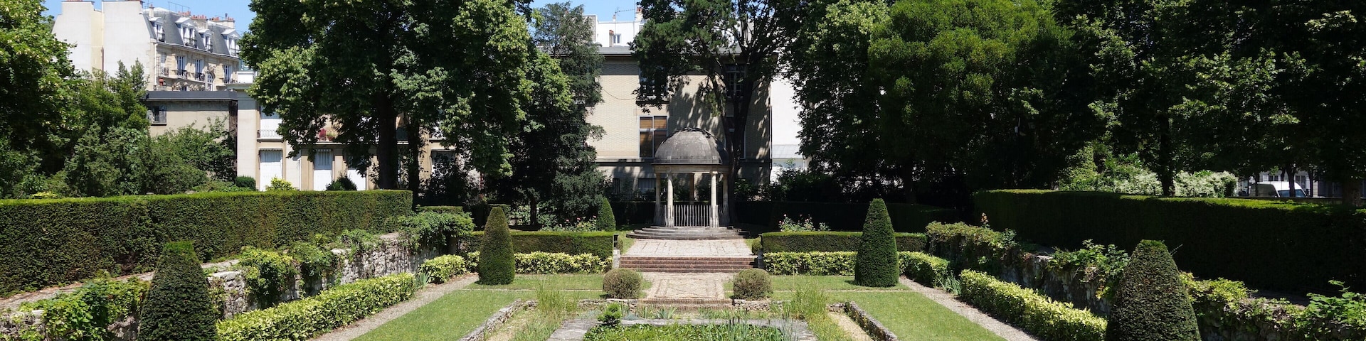 This building is indexed in the Base Mérimée, a database of architectural heritage maintained by the French Ministry of Culture, under the reference PA00088127 .