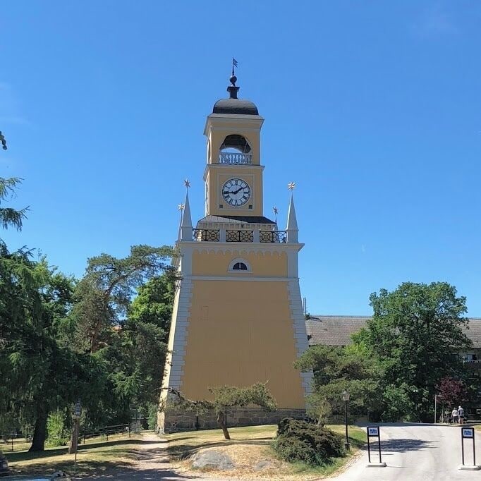 From 1699, the Clock Tower in the Admiralty Park was built as a clock for the dockyard workers. In 1909 it began to be used as a bell tower for the Admiralty church.

#LikeALocal