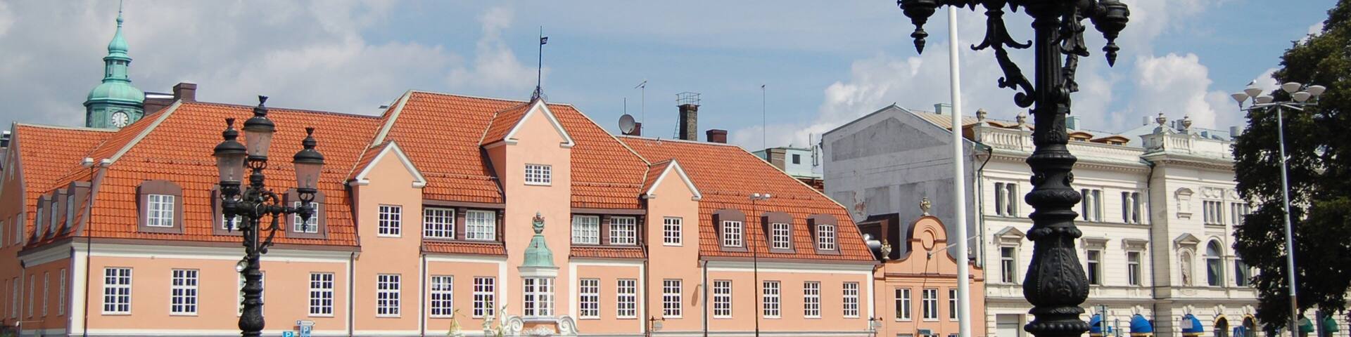Karlskrona showing street scenes