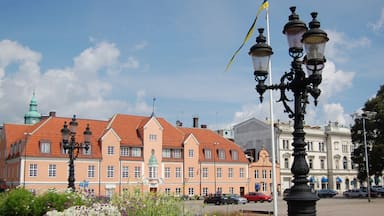 Karlskrona showing street scenes