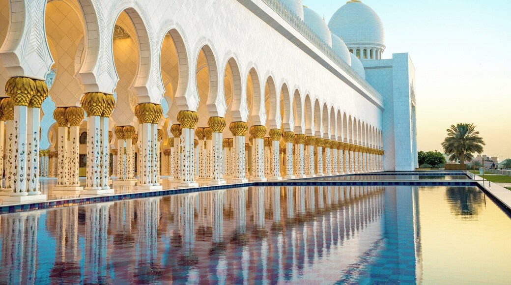 The largest and arguably the most impressive mosque in the UAE.
Visitors are invited to tour the mosque. When you visit, be sure to check the website to make sure you are wearing proper attire. If it is determined that your clothing doesn't conform to dress code a modest covering will be loaned to you. Since the mosque is a place of worship, security is posted throughout to make sure all guidelines are adhered to. As long as you respect the location you should be fine.
#GoldenHour #StunningStructures #Trovember