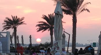 Cool evening walk along the Corniche #goldenhour #sunset