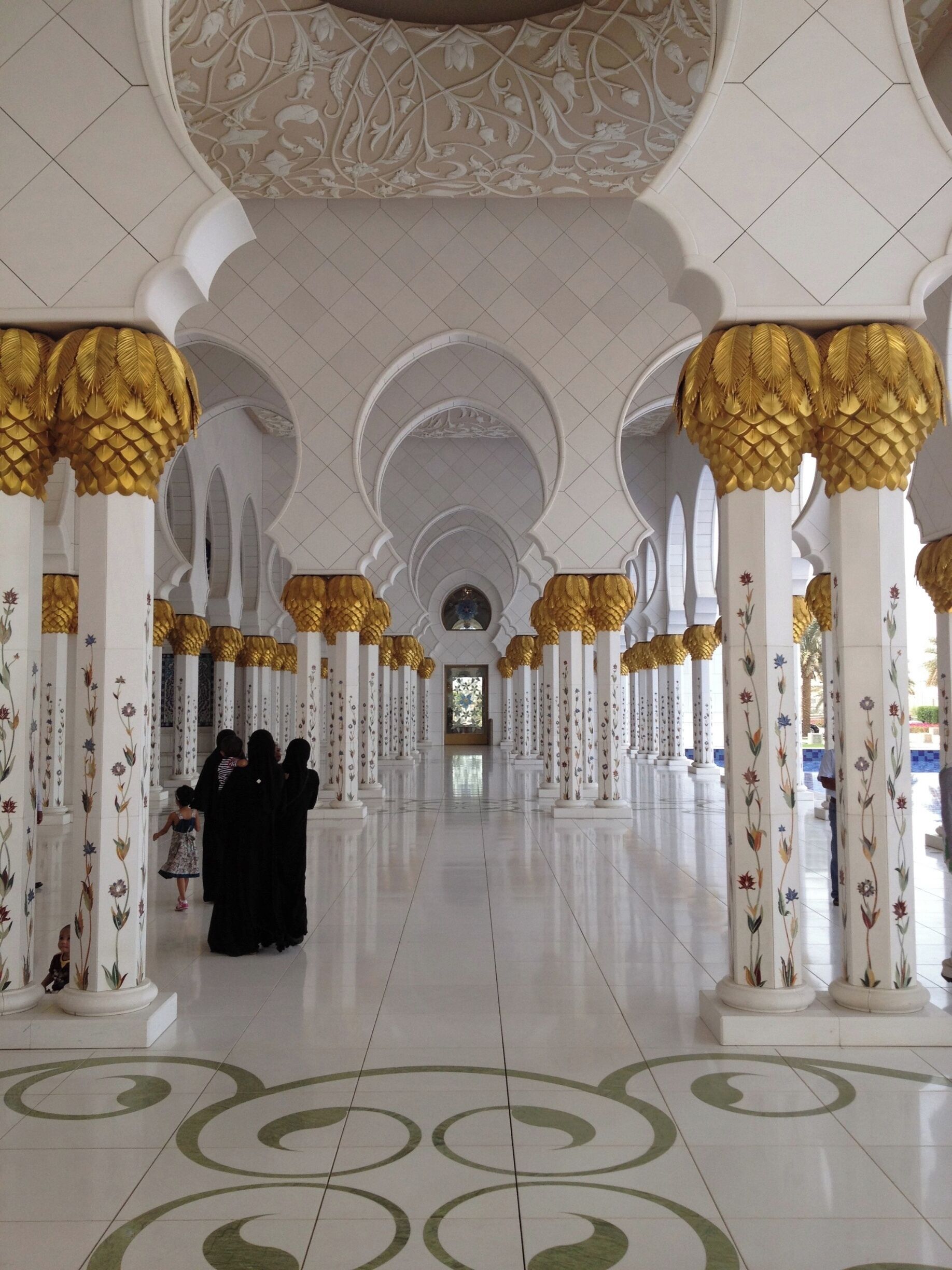 Sheikh Zayed Mosque in Abu Dhabi is quite spectacular #uae #abudhabi