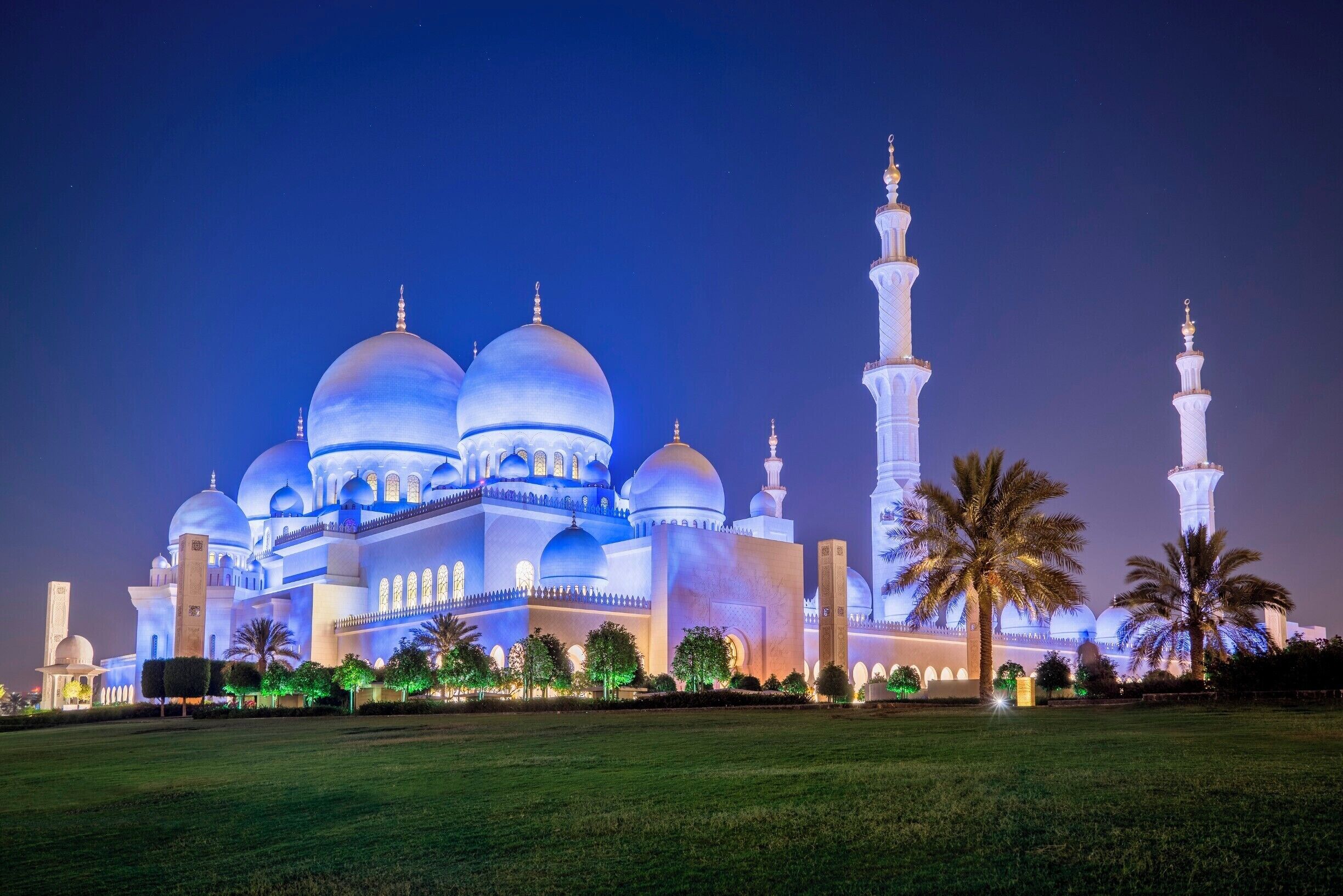 The Sheikh Zayed Grand Mosque in Abu Dhabi is the largest and arguably most impressive mosque in the United Arab Emirates.

The lighting for the mosque adjusts itself, getting darker or lighter with the phases of the moon.

Photography is allowed on most of the grounds, but there are certain areas that are off limits. Security guards are posted throughout the site to make sure visitors are adhering to regulations.

#blue #StunningStructures #BVSBlue