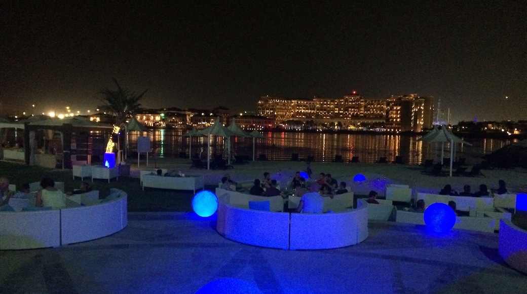 My favourite spot in Abu Dhabi :) Cheap drinks and great staff