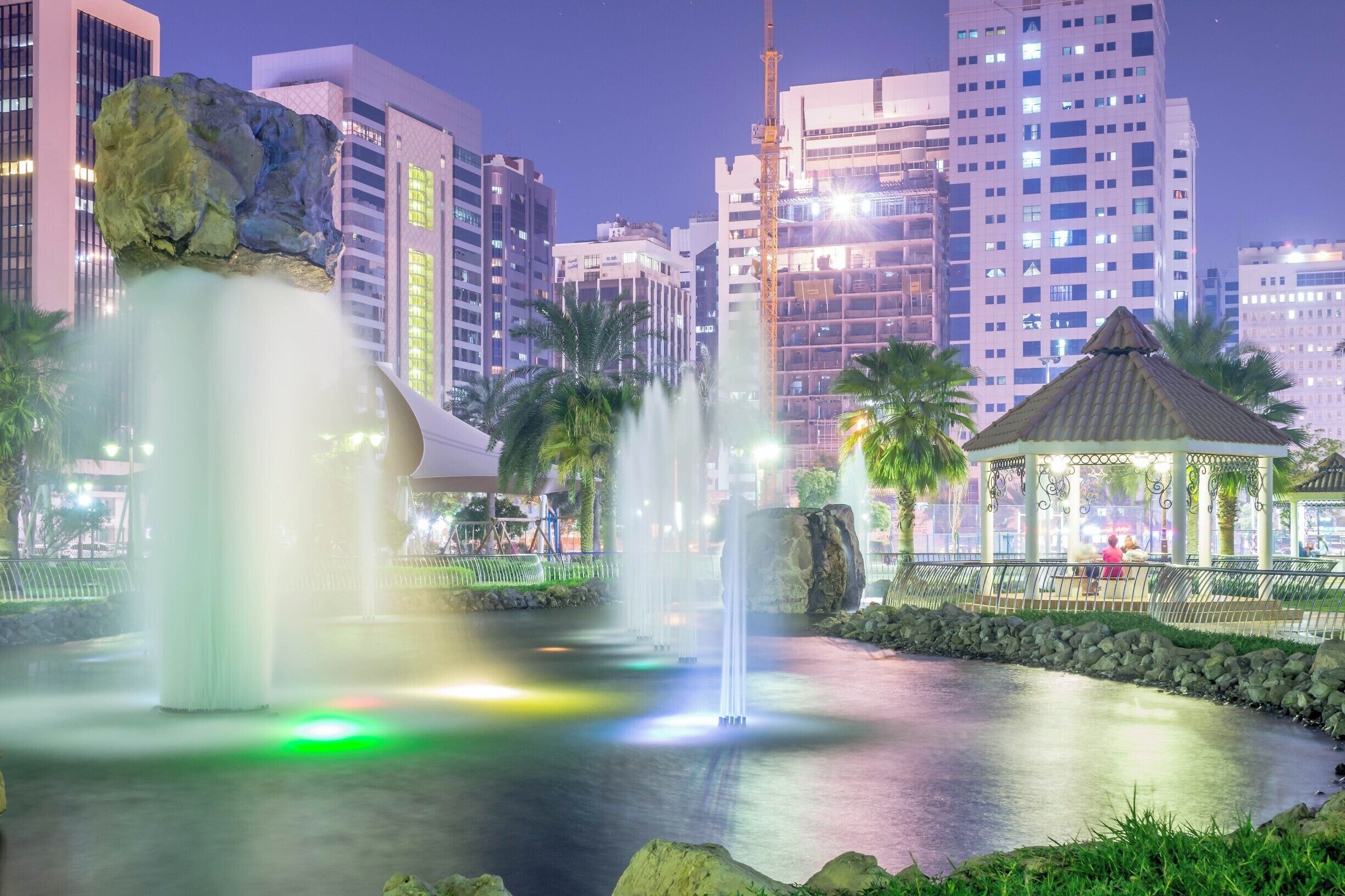 Abu Dhabi - Urban Jungle

Abu Dhabi is one major city that has numerous high rises mixed with a variety of parks and walkways. This is a lovely park with benches, fountains and nightly  horse and carriage rides!

#UrbanJungle