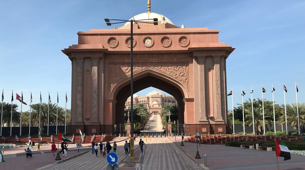 The sultán Palace with a private Arabian beach. Outstanding!