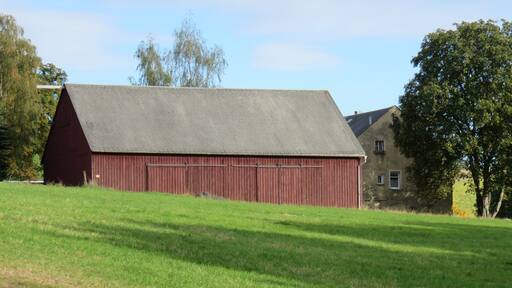 Anliegend, ehemaliger Bauernhof an Lutherkirche Chemnitz-Harthau, Annaberger Straße 469.