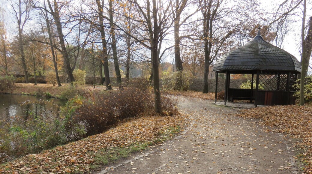 Wasserschloß Klaffenbach. Park und Nebengebäude. Kulturdenkmal Chemnitz-Klaffenbach.