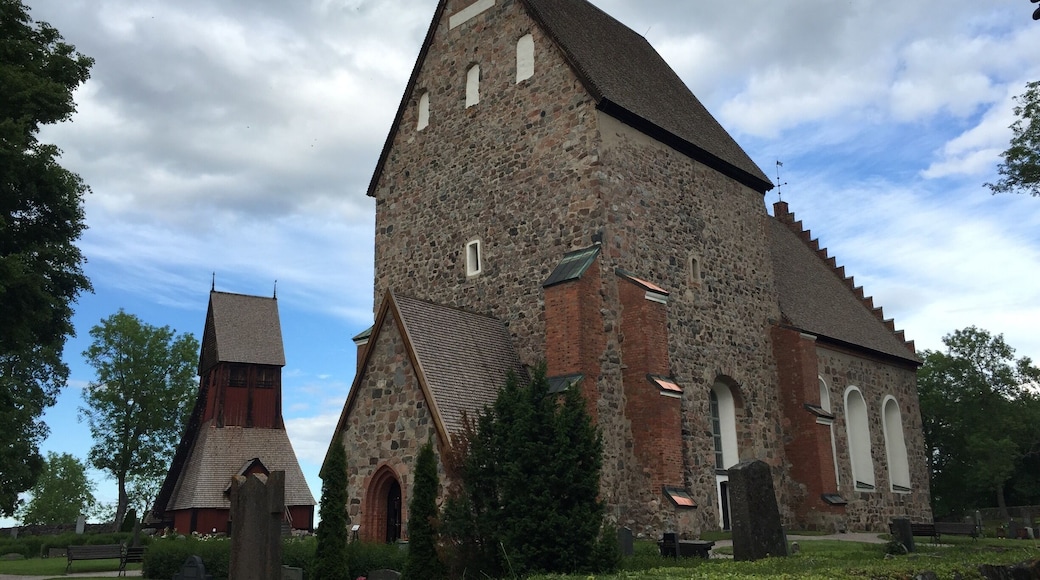 Not far from Stockholm and Uppsala this very old church and the viking funeral area are one of the most important from sweden.