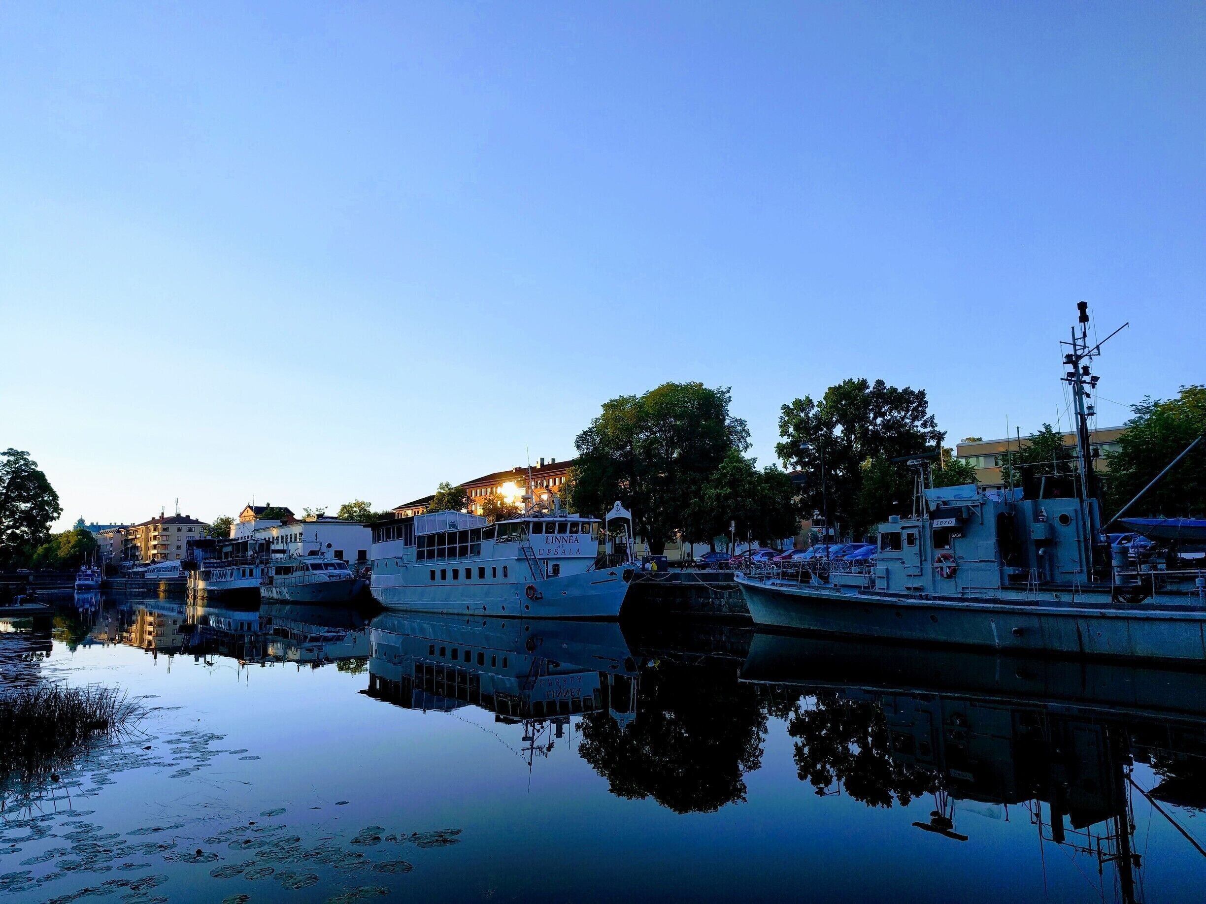 Stadsträdgården is a beautiful park next to the river. It's even amazing during the summer nights when there is a concert or dancing people in the dancing corner. 