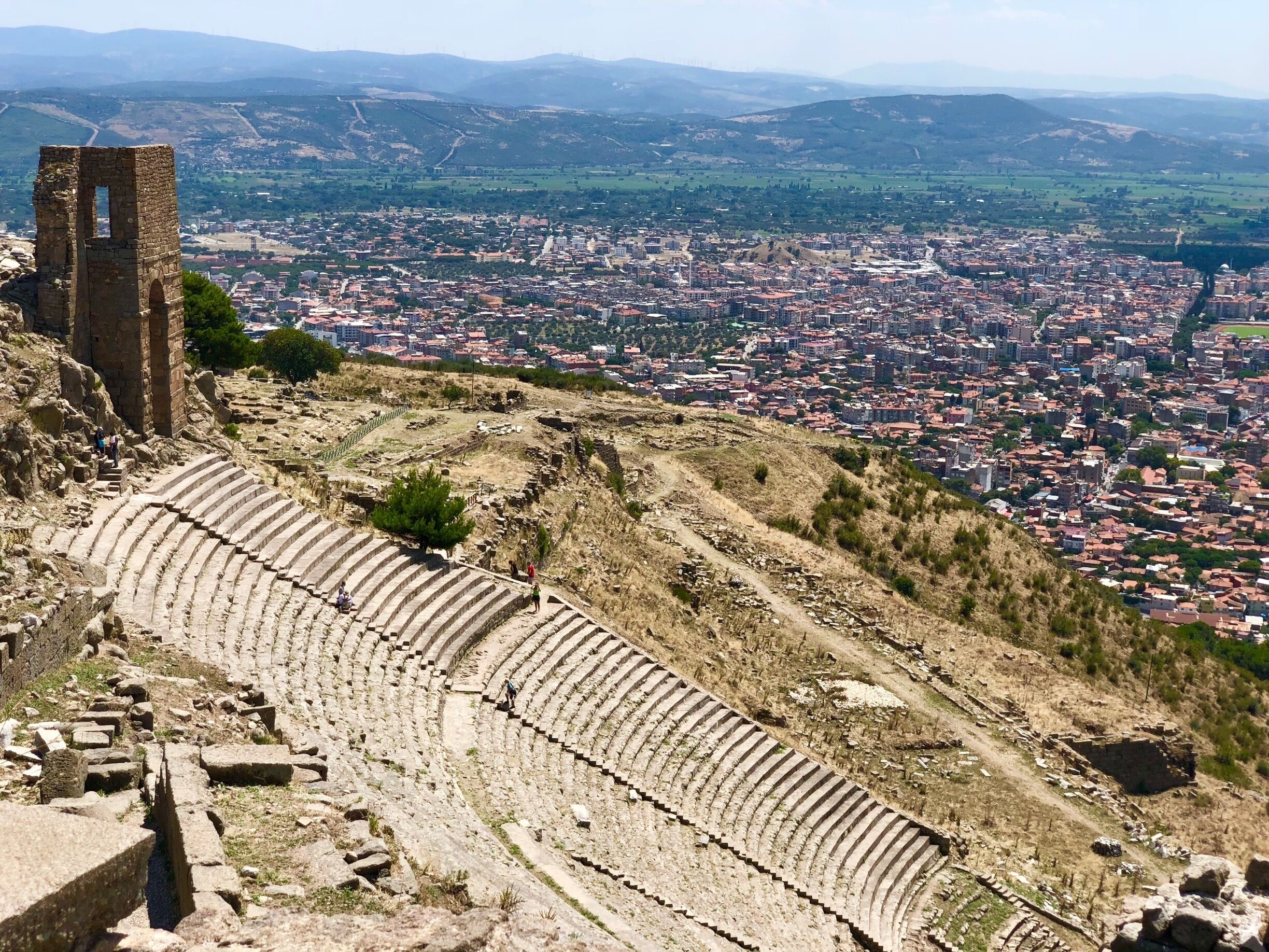 One of the best amphitheater view with city below as backdrop 