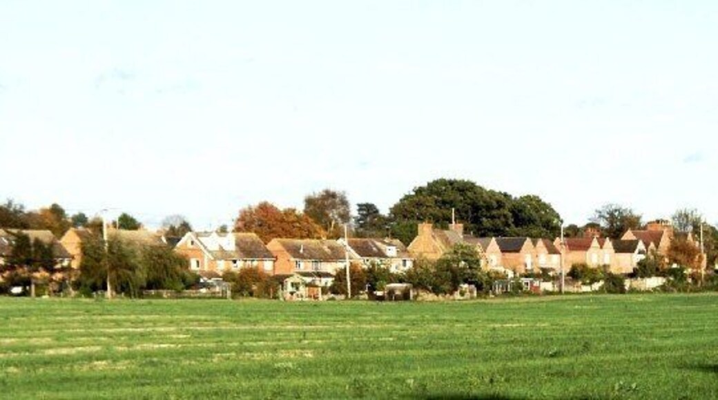 Backs of houses, Culham. These houses stand on the south side of Culham's village street. The photograph was taken looking north-east from the towpath beside Culham Cut in the adjoining square.