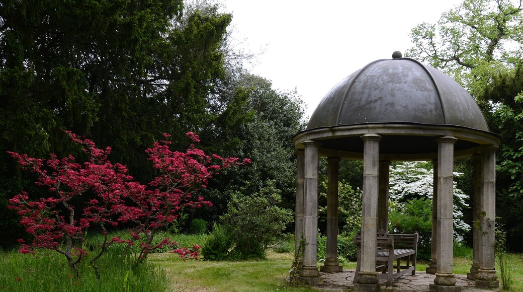 Kingston Bagpuize: Gazebo in Church Copse