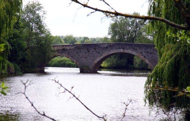Sutton Bridge over the Thames