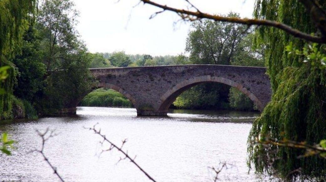 Sutton Bridge over the Thames