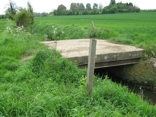 Footbridge on Stour Valley Walk This concrete bridge takes walkers on the long distance path, over the Great Stour from Stonebridge Green towards Barnfield, along the river. Another footpath heads left over the bridge from Southfield to Iden and Shepherds Cottage.