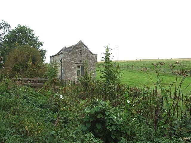 Quainton Booster Station This little pumping station owned by Thames Water is near to a small lane junction to the east of Quainton.