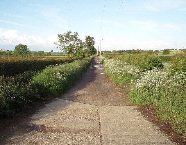 Snakehill Lane This track runs from Barford St Michael to Hempton