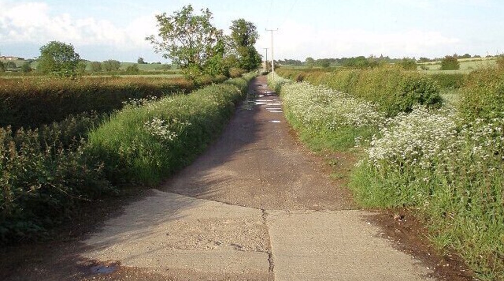Snakehill Lane This track runs from Barford St Michael to Hempton