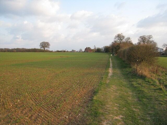 Footpath towards Breach Farm The field on the left is known as Hansfords and is 12 acres in area. The field beyond the hedge on the right is known as Lower Field and is 29.5 acres in area.