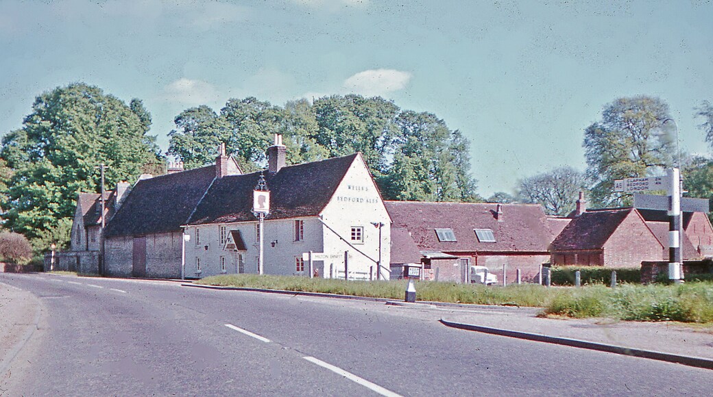 Milton Ernest, 1962: SE on A6, Rushden Road. View SE, towards Bedford, Luton and London, passing the Queen's Haed. Compared to 50 years later, a rural retreat?
