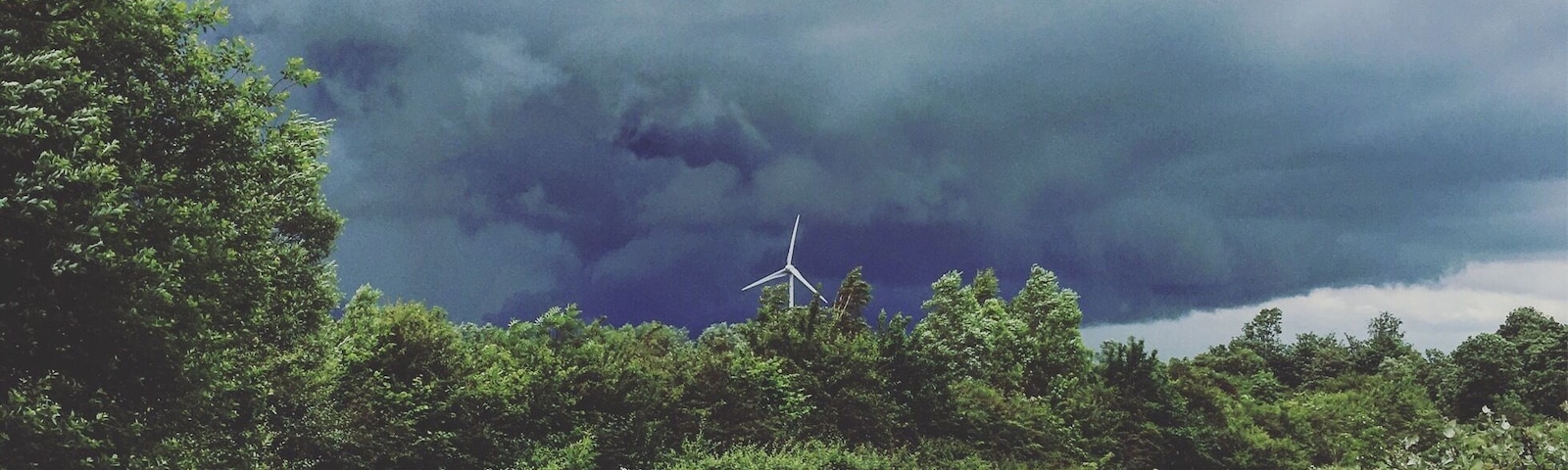 The weather in England is NOT BORING! It's #blue 🙊