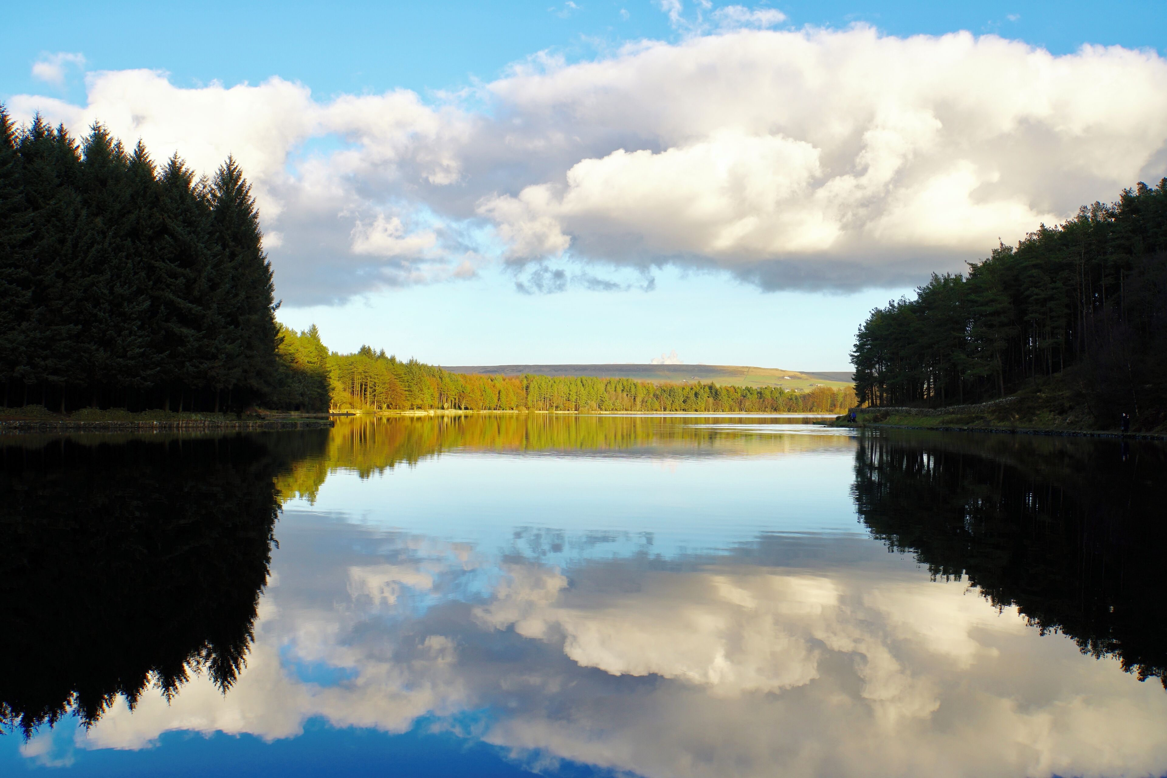 A peaceful & tranquil atmosphere @ the Entwistle Reservoir, Entwistle, nr Bolton, UK (Feb 2018).