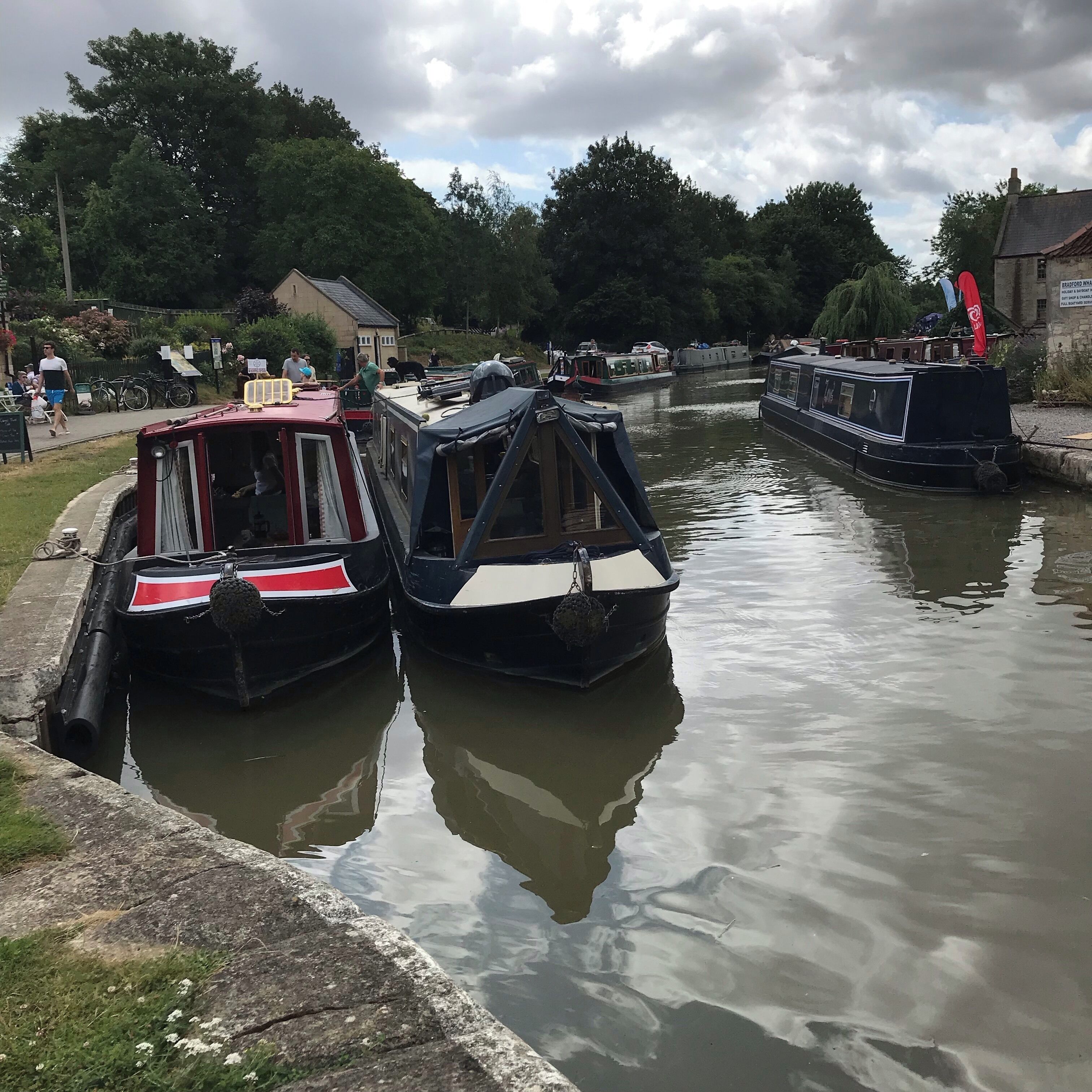 A lovely walk along the canal and lots to see, barns with artwork and nic nacs, canal boats, locks, tea rooms, pubs, river, railway lines and bridges.