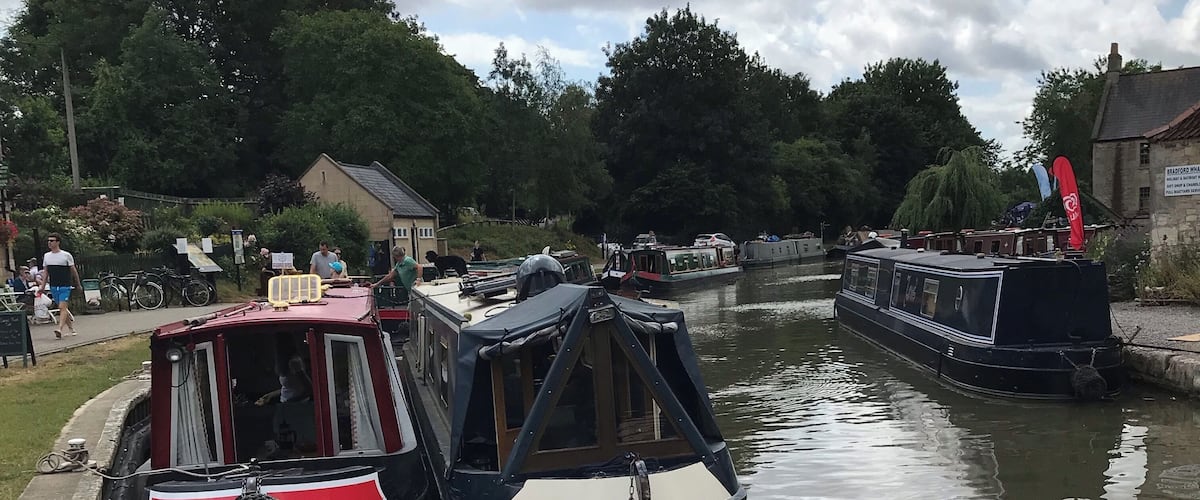 A lovely walk along the canal and lots to see, barns with artwork and nic nacs, canal boats, locks, tea rooms, pubs, river, railway lines and bridges.