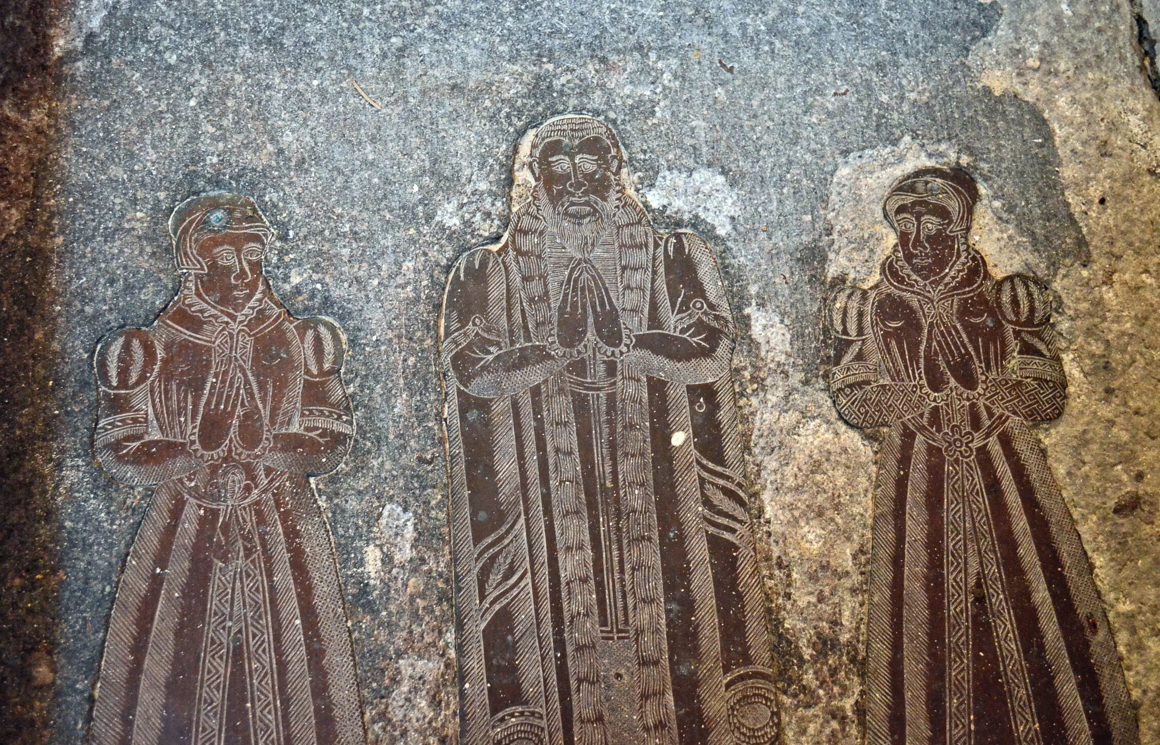 Dated 1570, to John Carre & wives. “John Carre citezen of London, an Irenmonger free, also a Marchaunt venturar, in grave heare lyeth hee. Heare in Stondon was he borne whose soule god toke to rest the first of Julie in the yeare of Christ above exprest Of earnest zeale amonge the rest, in lyfe he had regard to this parrishe his native soyle and gave a large reward To it and unto other mo that neare aboute it be And eke in london wheare he dwelte full lyberall giftes gave he”.