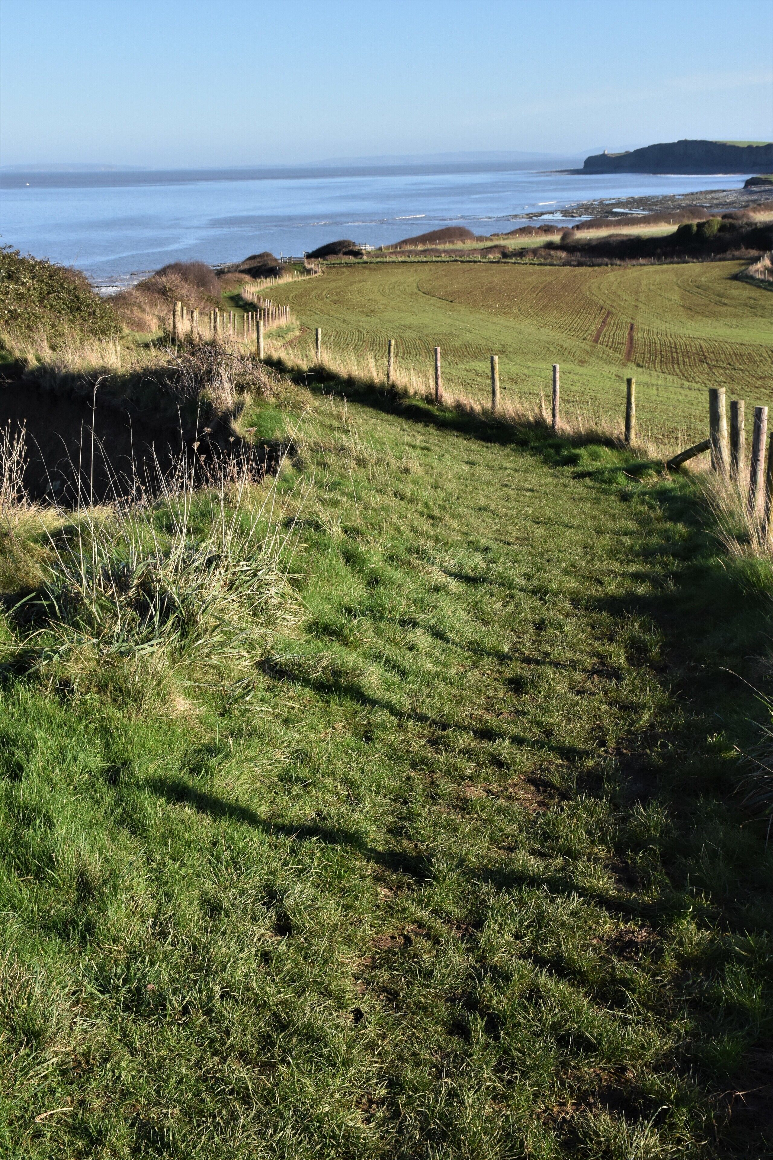 #lksawaydays 3/2020 We decided on another relatively local #lksawaydays today and headed North West to Kilve. With a frosty blanket on the ground and a sky full of blue we planned to walk along a part of the England Coast Path. We set ourselves the challenge of walking a 10 mile round trip between Kilve and Doniford. Once our coats, gloves and the camera was packed we set off, the car park is relatively small but arriving early(ish) at this time of year we had no problems, It cost £2.50 to park for the day. Apart from the odd dog walker at the start of our ramble we didn't see a single soul for the next 2.5 hours! It was a lovely walk with the sea on one side and the rolling landscape on the other. #englandcoastpath #kilve #wall #uk #outandabout #coast #somerset

