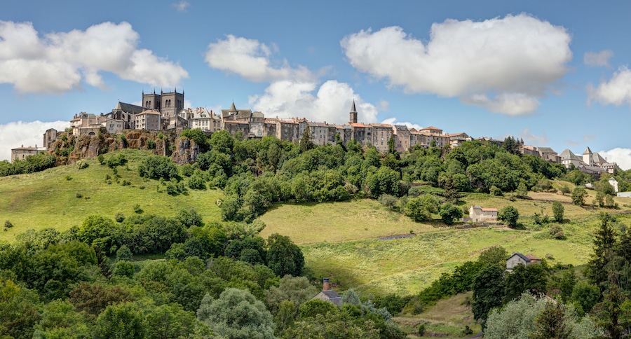 Vue panoramique de Saint-Flour depuis la route de Murat - Cantal - Auvergne - France