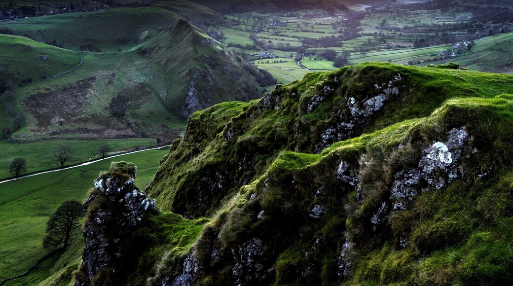 Chrome Hill and Parkhouse Hill offer superb photo opportunities all year round. Here’s the sunrise from Chrome Hill.