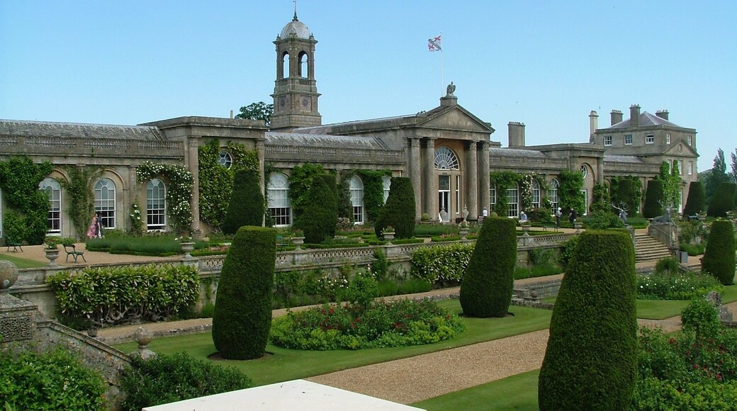 Bowood House Bowood House is the stately family home of the Marquis and Marchioness of Lansdowne. English landscape gardens designed by Lancelot "Capability" Brown. Building designed by Robert Adam in the 18th Century. www.bowood-house.co.uk