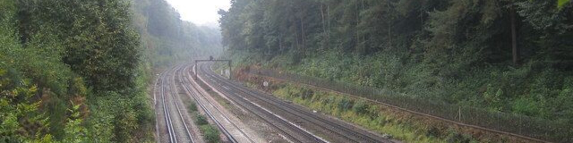 Railway line between Farnborough and Brookwood Viewed looking in the "up" direction towards London, from the aqueduct that takes the Basingstoke Canal over the railway, the main London to Southampton railway line passes through a cutting here between Farnborough and Brookwood stations.