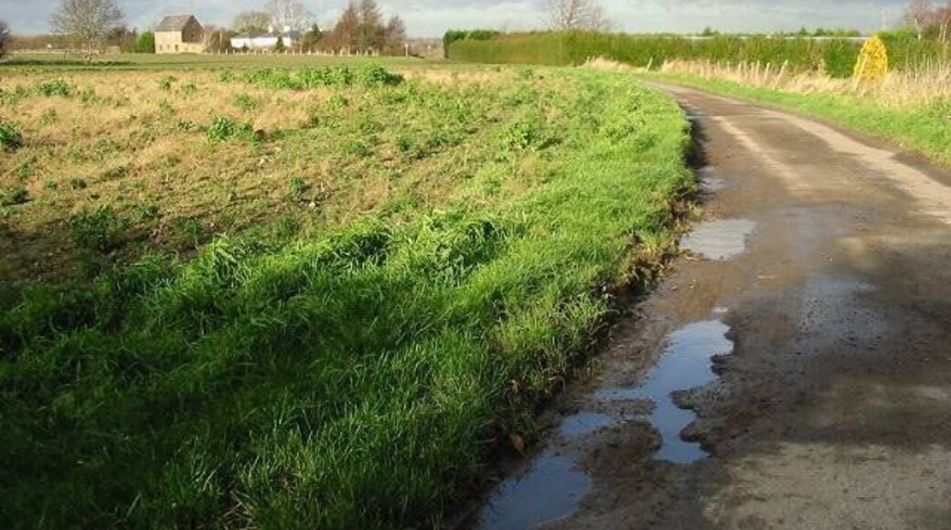 View along Mill Road, Barnsole