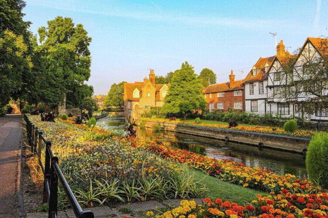 Great Stour River running through Canterbury makes for an idyllic scene

Canon 100D
Canon EF-S 18-55 kit lens