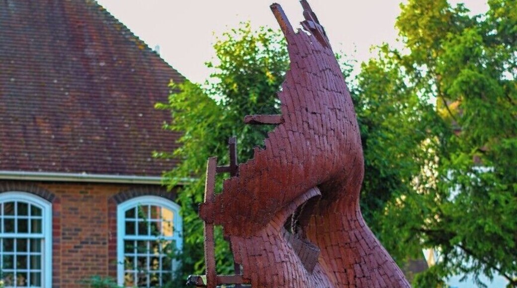 A metal sculpture by the Marlowe Theatre in Canterbury
Canon 100D
Canon EF 40mm STM