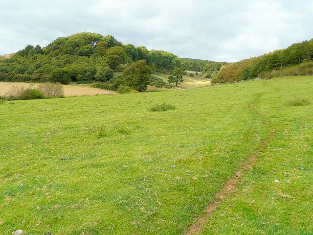 On the Wychavon Way 1 Approaching Oak Hill from Frampton Farm.