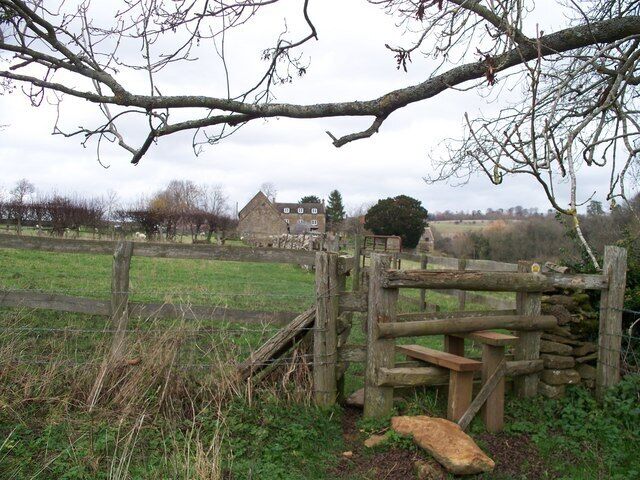 Approaching Barton Across several stiles, the footpath approaches Barton. The farm in the background is Little Windrush Farm.