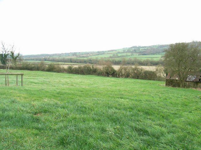 Course of former railway line The second hedge down, in the valley bottom, marks the course of the Cheltenham to Banbury Railway line.