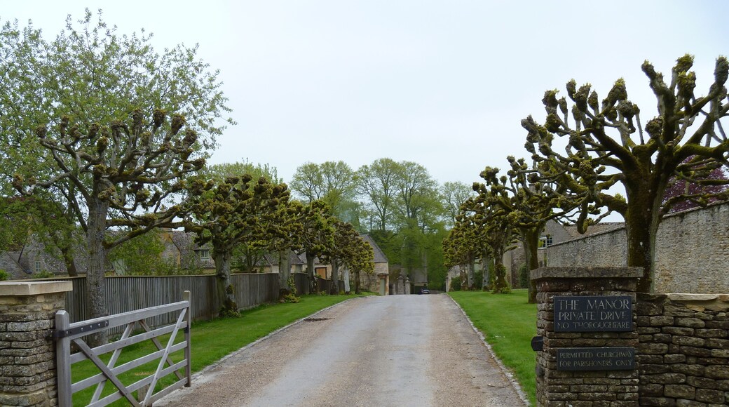 The driveway to Notgrove Manor. The Manor is in the Register of Historic Parks and Gardens for its special historic interest.